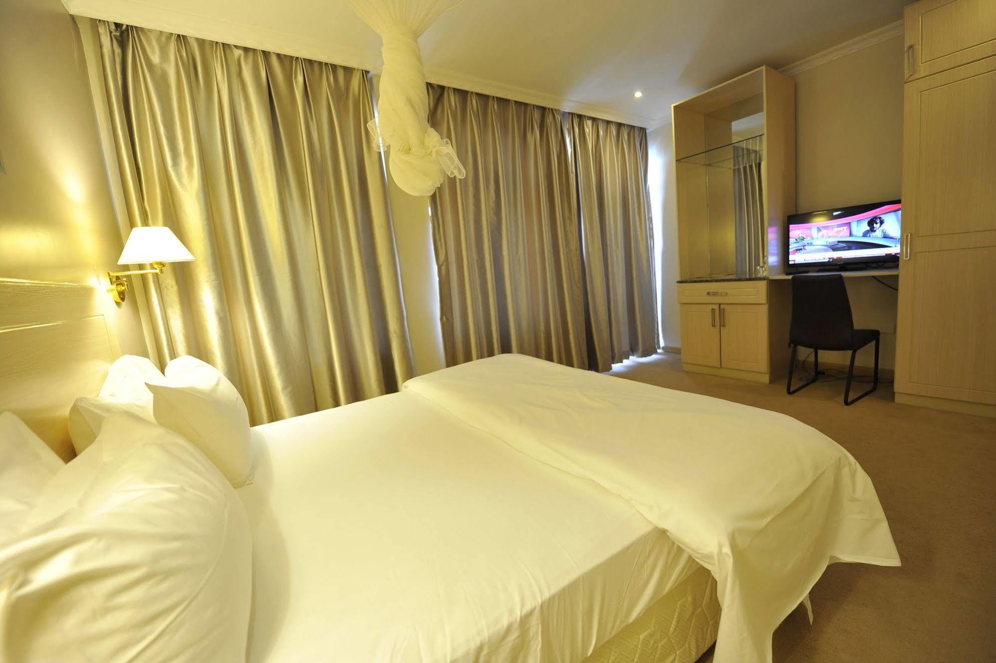 Gloria Hotel Кигали Экстерьер фото